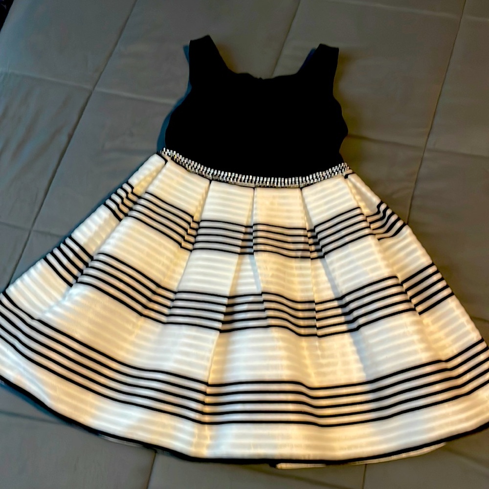 FANCY GIRLS FORMAL DRESS!!!  Size 6